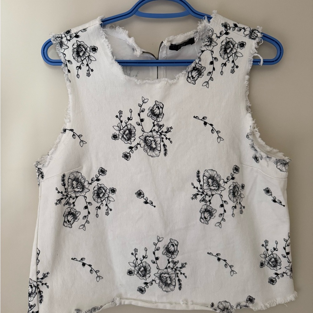 RDI Black and White Floral Sleeveless Crop